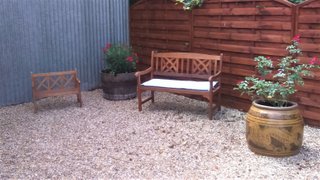 Garden benches Les bancs du jardin